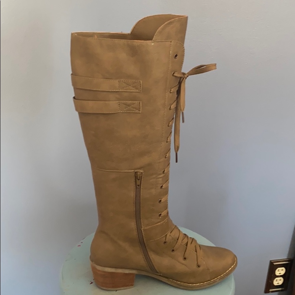 Boots - Picture 4 of 4
